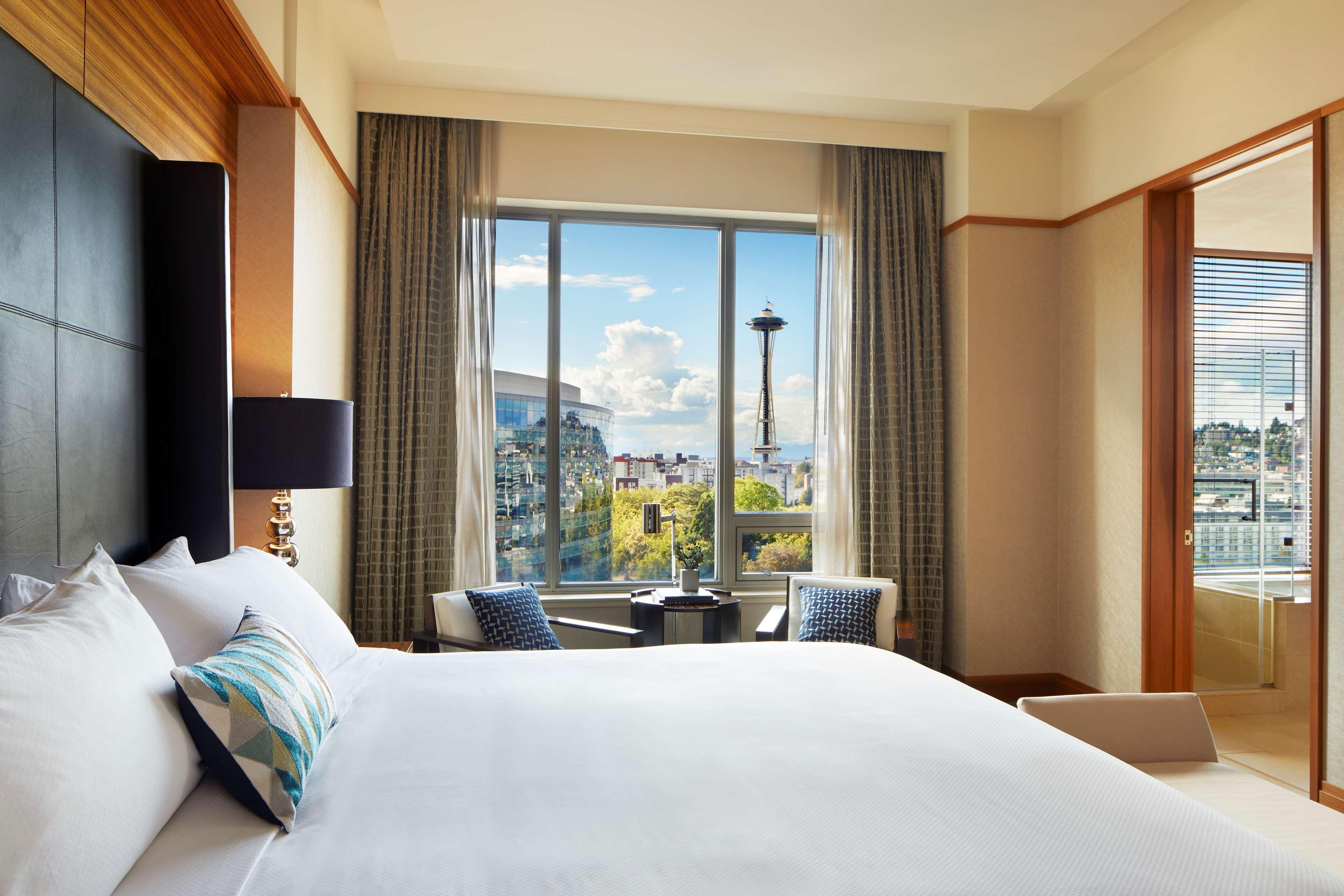 1 Hotel Сиэтл Экстерьер фото A guest room at the Westin Seattle